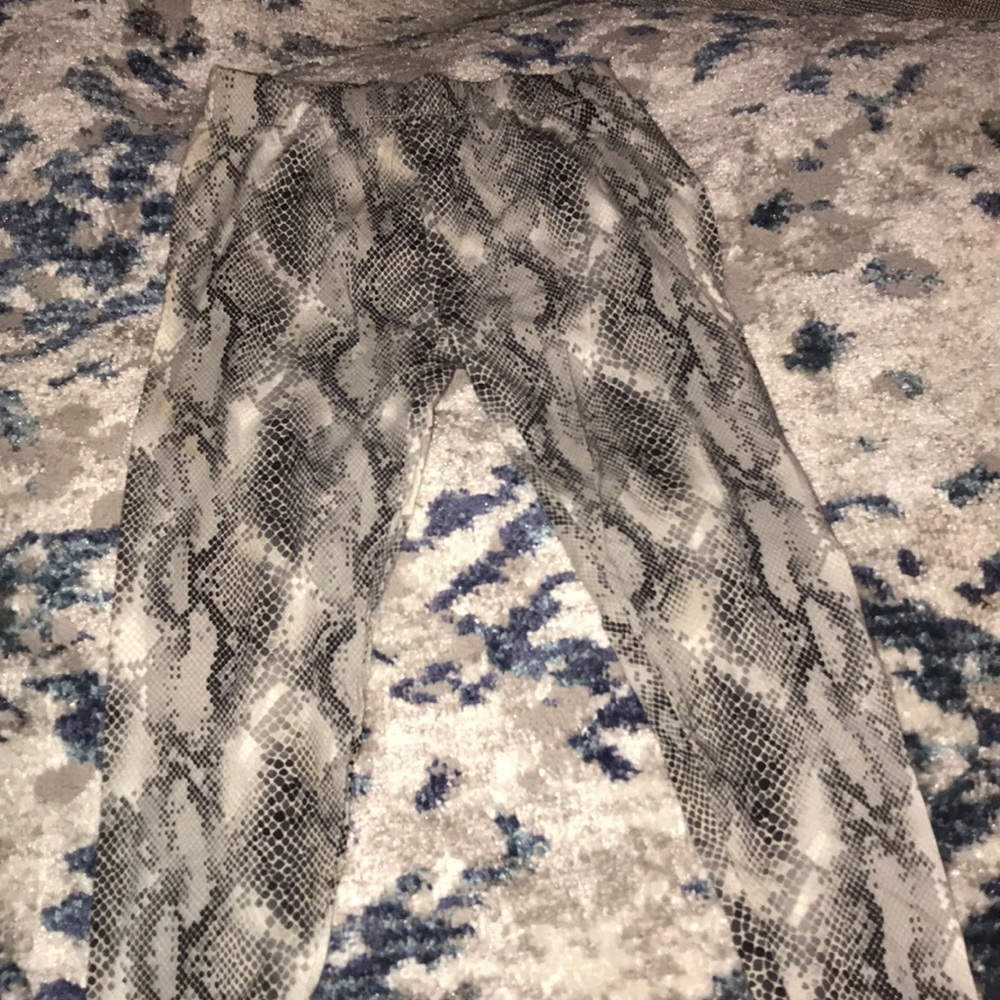 Juniors snake print leggings